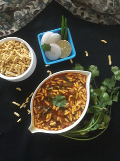सेव टमाटर की सब्जी (sev tamatar ki sabzi recipe in Hindi) रेसिपी मुख्य फोटो
