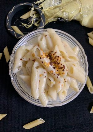 व्हाइट सॉस पास्ता (white sauce pasta recipe in Hindi) रेसिपी मुख्य फोटो
