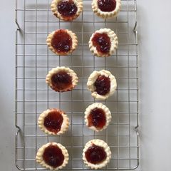 A picture of Bonus jam tarts.