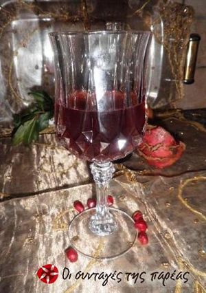 A picture of Pomegranate liqueur.