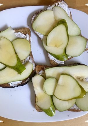 A picture of Pear and ricotta cheese on toast.