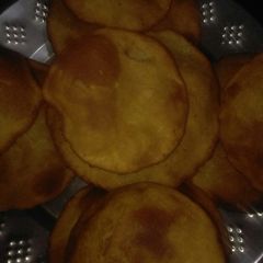 A picture of Meethi puri.