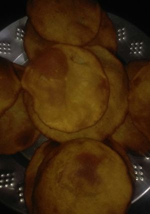 A picture of Meethi puri.