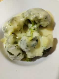 Una foto de Brócoli en salsa de puerros