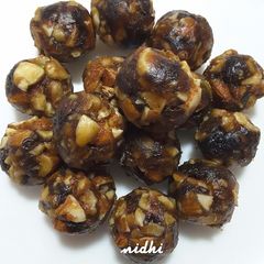 A picture of Dates and Nuts Ladoo.