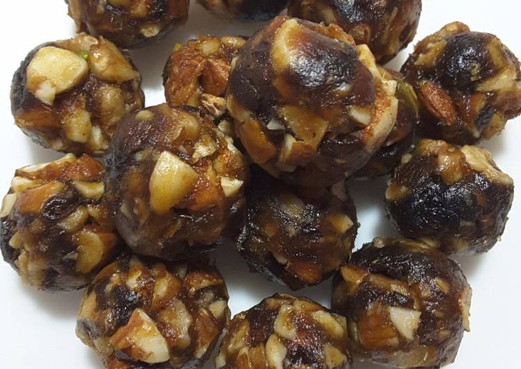Dates and Nuts Ladoo