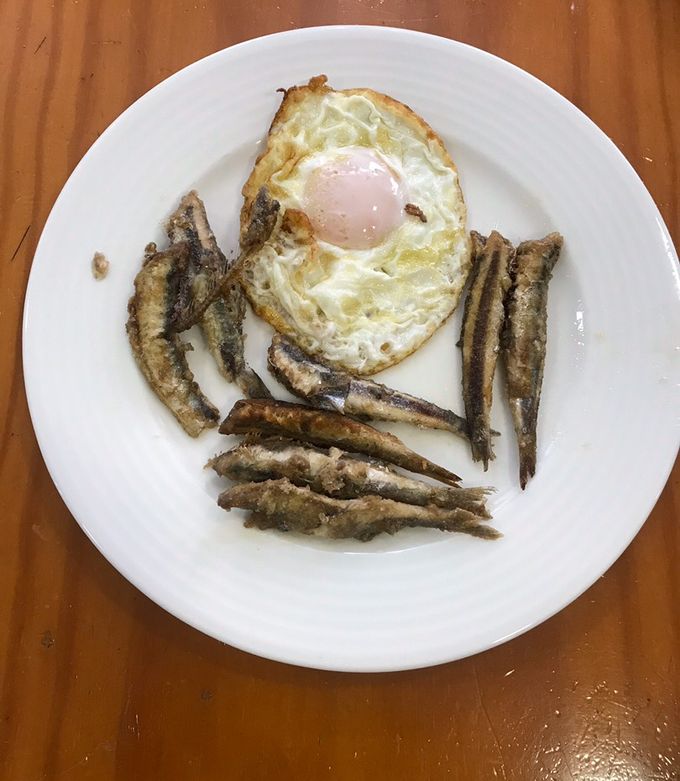 Foto principal de Anchoas del cantábrico fritas con huevo frito