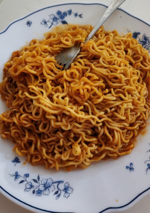 صورة لوصفة الاندومي بطريقه الكوريه