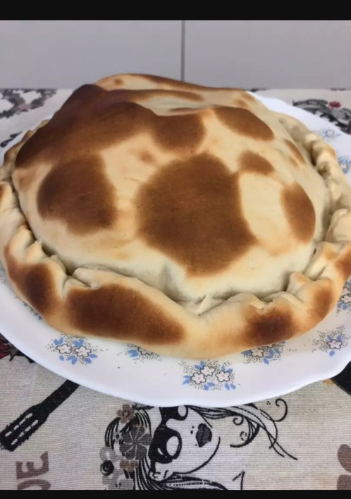 Una foto de Pizza con tapa