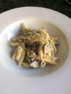 Una foto de Macarrones con salsa Portobello