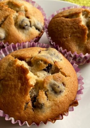 Una foto de Muffins de moras y plátano