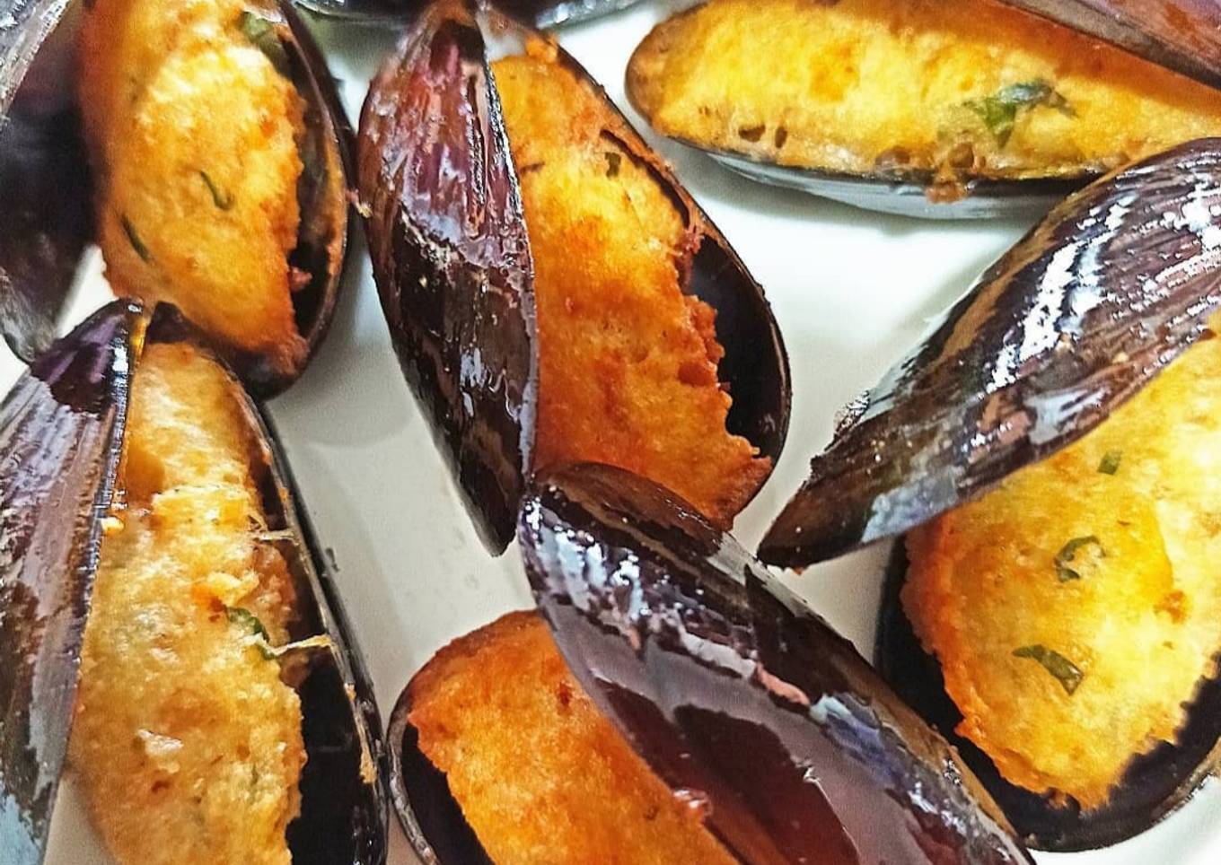 Fried stuffed mussels