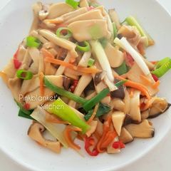 A picture of Stir fry Oyster Mushroom.