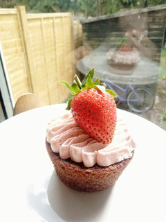草莓小蛋糕-Strawberry Cake-防疫在家做甜點 的食譜成品照片