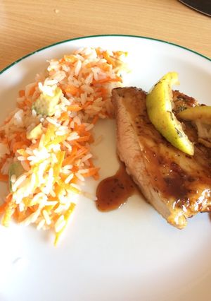 Una foto de Matambrito de cerdo caramelizado de acheto y ciruela