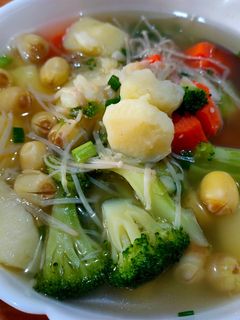 Hình của món Canh hạt sen rau củ.