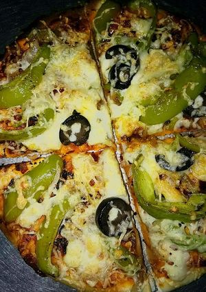 A picture of Onion capsicum pizza.