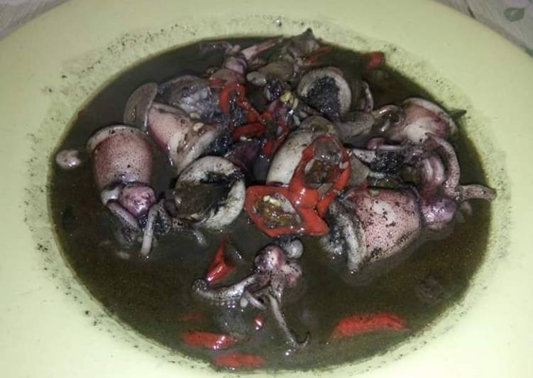 Cumi masak hitam