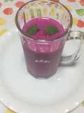 Batido con pitahaya roja, fresas, manzana, yogur, miel!