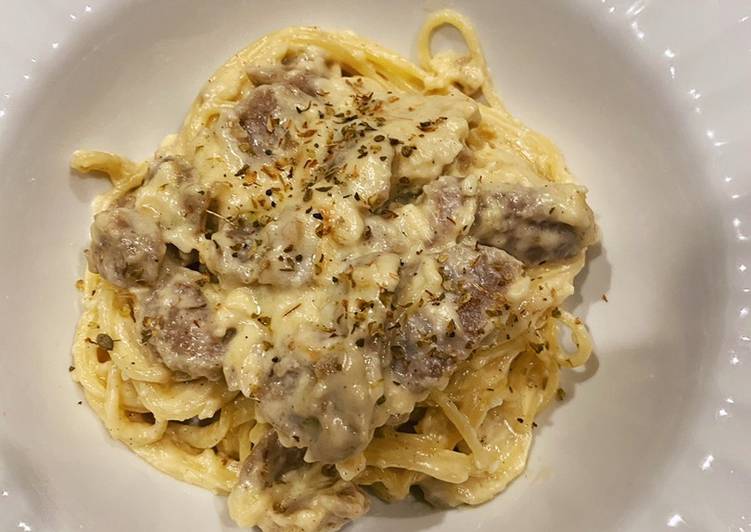 Spaghetti carbonara with meatball