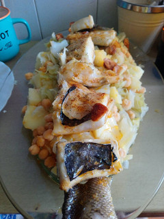 Una foto de Bacalao con repollo y garbanzos al estilo propio