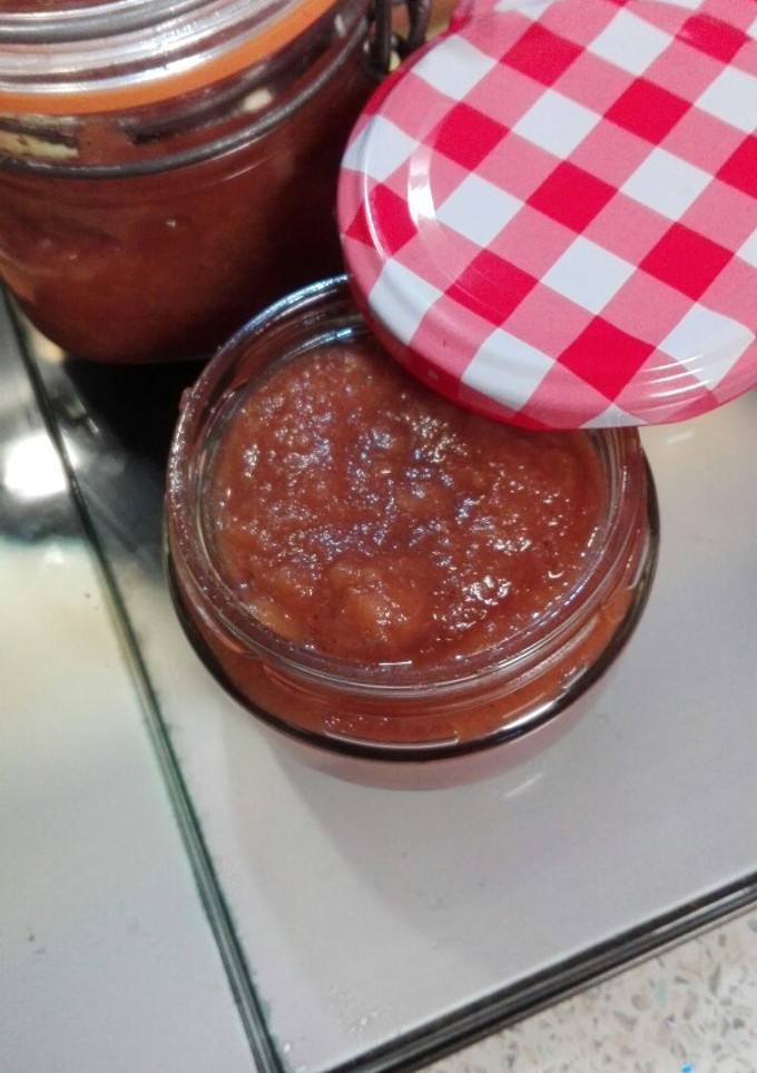 Una foto de Crema de manzana en olla cocción lenta