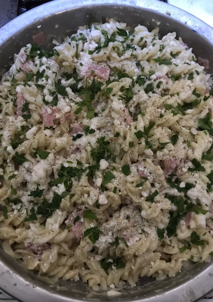 Una foto de Fusilli a los tres quesos con jamón