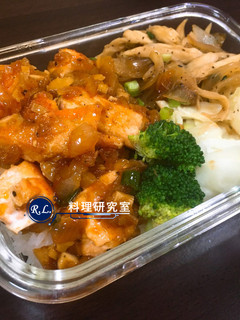 【一鍋到底】茄汁鮭魚便當 的食譜成品照片