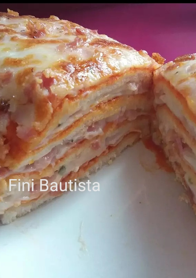 Una foto de Pastel con pan de molde sabor pizza