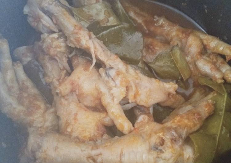 Resep: Ceker pedas empuk metode ricecooker yang Renyah