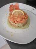 Tartare di salmone con pesto di avocado