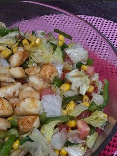 صورة لوصفة سلطة الخضار بجبن حلوم 🥗