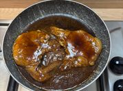 Une photo de sauce soja