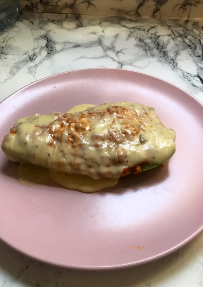 Una foto de Calabacín relleno de soja texturizada