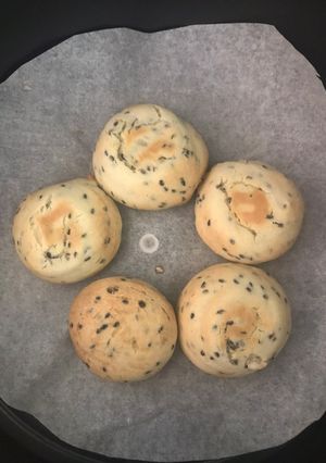Hình của món Bánh mì mè đen Hàn Quốc.