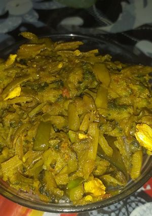 লাউয়ের খোসা দিয়ে উচ্ছে বটি (lauer khosa diye ucche boti recipe in bengali) রেসিপির প্রধান ছবি