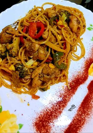 ইন্ডিয়ান স্টাইল  চিকেন স্প্যাগেটি পাস্তা (Indian style chicken spaghetti pasta recipe in bengali) রেসিপির প্রধান ছবি