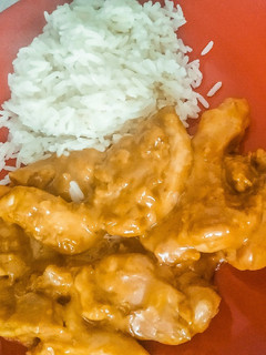 Una foto de Pollo con salsa de cacahuete al coco