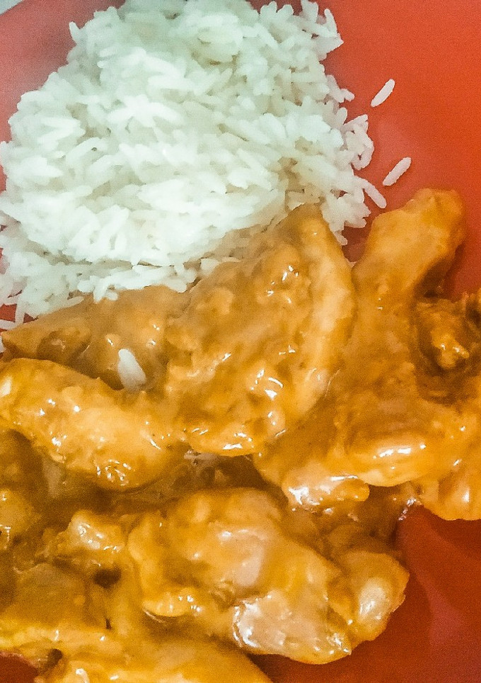 Una foto de Pollo con salsa de cacahuete al coco