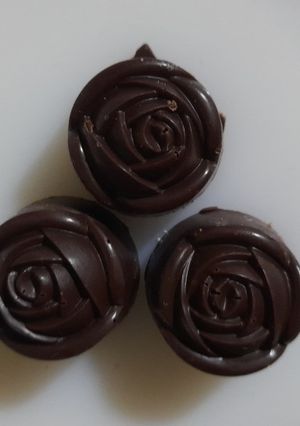 Una foto de Bombones de chocolate rellenos de reducción de ponche