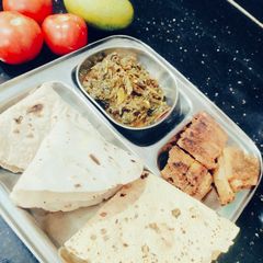 A picture of Palak and Kamal kakdi ki Sabji.