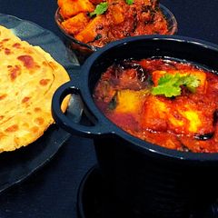 A picture of Paneer Methi Aloo Curry.