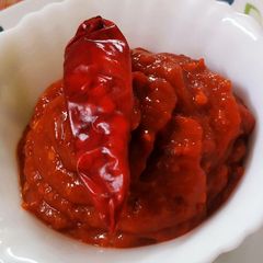 A picture of Red chilli sauce.
