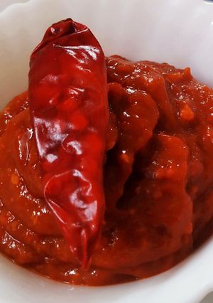 A picture of Red chilli sauce.