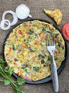 एग मसाला ऑमलेट (egg masala omelette recipe in Hindi) रेसिपी मुख्य फोटो