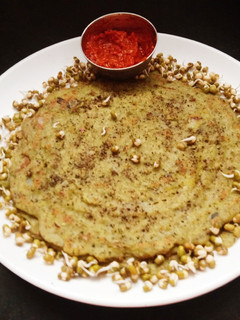 முளைபச்சை பயறு மிளகு அடை தோசை செய்முறை முக்கிய புகைப்படம்
