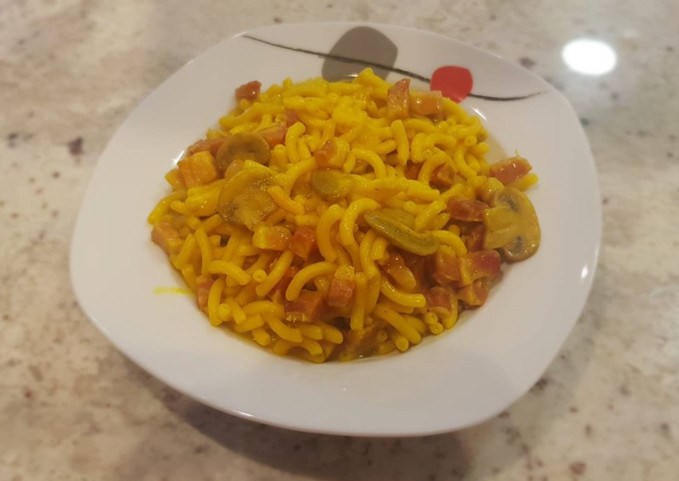 Fideuá de panceta y champiñones al toque de cerveza