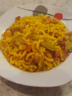 Una foto de Fideuá de panceta y champiñones al toque de cerveza