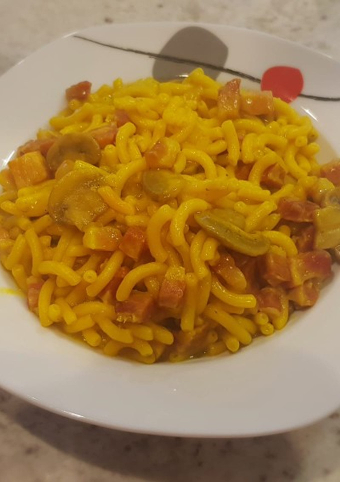 Una foto de Fideuá de panceta y champiñones al toque de cerveza