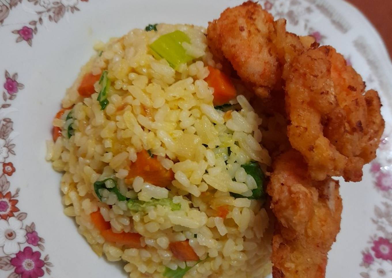 Udang tepung crispy dengan nasi telur